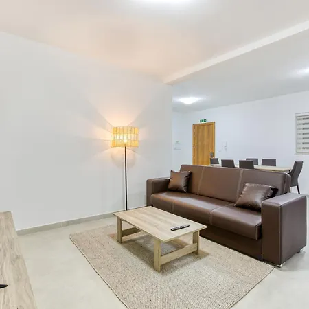 Beautiful 3-bed With Greenery Views In By 360 Estates *