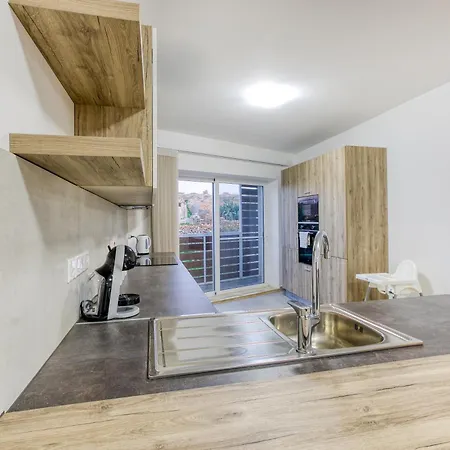 Beautiful 3-bed With Greenery Views In By 360 Estates