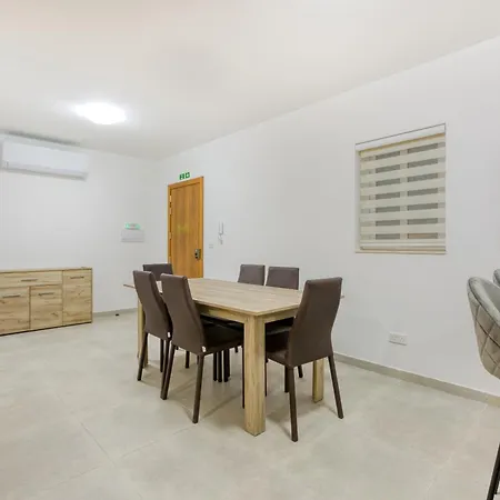 Lägenhet Beautiful 3-bed With Greenery Views In By 360 Estates