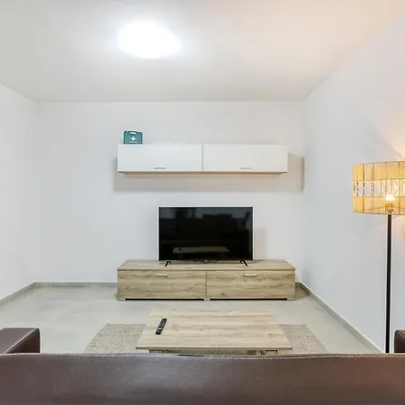 Lägenhet Beautiful 3-bed With Greenery Views In By 360 Estates Mgarr